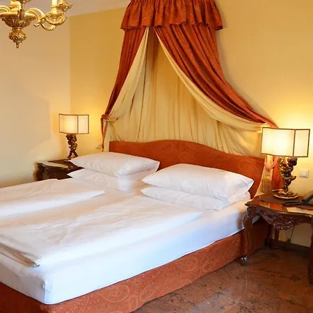 מלון Seehotel Porcia Pörtschach am Wörthersee