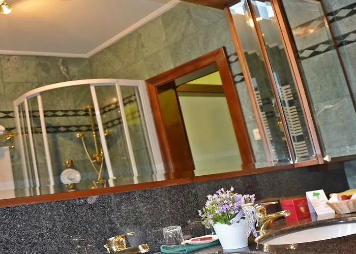 מלון Seehotel Porcia Pörtschach am Wörthersee