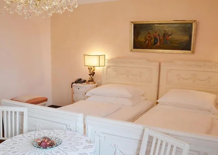 מלון Seehotel Porcia Pörtschach am Wörthersee