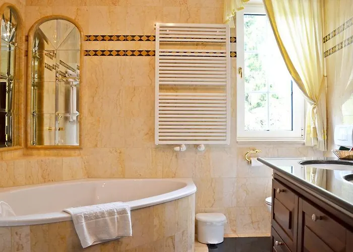 מלון Seehotel Porcia Pörtschach am Wörthersee